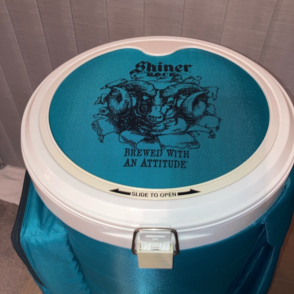 PAC CHEST COOLER. Shiner Bock